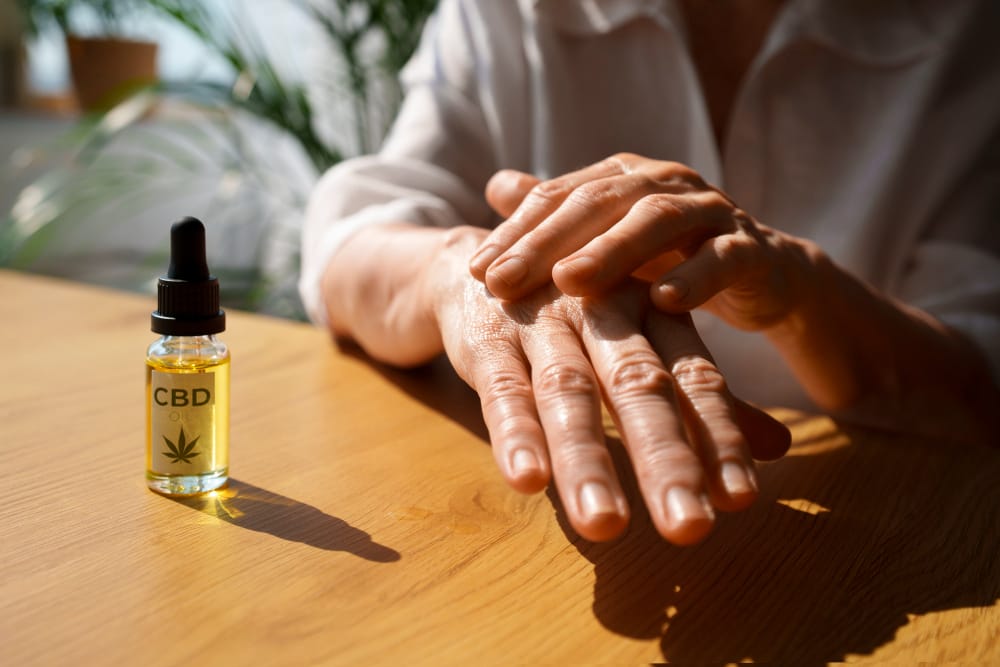 Les cannabinoïdes dans les cosmétiques : avantages scientifiques et applications révolutionnaires